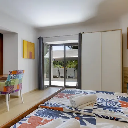 Double Bedroom In Beautiful Quinta - Qr06 Lagos